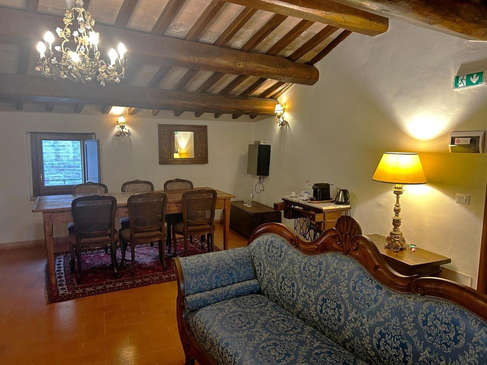 Borgo Petroro Hotel Todi Bagian luar foto